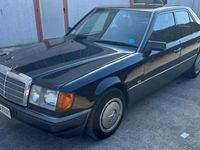 Usata Mercedes E250 126 CV (92 kW) 1992 Nero Berlina
