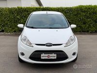 Usata Ford Fiesta 96 CV (70 kW) 2010 Bianco Berlina