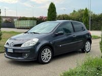 Begagnad Renault Clio II LE 75 HK (55 kW) 2010 Grå Sedan