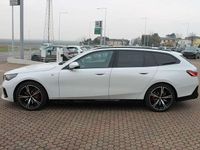 Usata BMW 520 M Sport 197 CV (144 kW) 2024 Mineral white metallizzato Station wagon