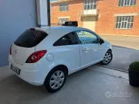 Usata Opel Corsa Edition 75 CV (55 kW) 2010 Bianco Utilitaria