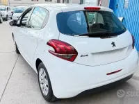 Gebraucht Peugeot 208 Active 75 PS (55 kW) 2018 Weiß Kleinwagen