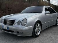 Usata Mercedes E320 Avantgarde 197 CV (144 kW) 2000 Grigio Berlina