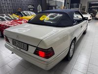 Usata Mercedes E200 136 CV (100 kW) 1996 Bianco Cabrio