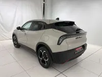 Käytetty Alfa Romeo Junior Edizione Speciale 136 HP (100 kW) 2024 Avorio galleria Katumaasturi