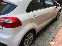 Usata Kia Rio 90 CV (66 kW) 2013 Bianco Berlina