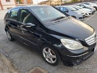 Usata Mercedes B180 109 CV (80 kW) 2007 Nero Monovolume