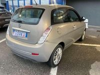 Usata Lancia Ypsilon 60 CV (44 kW) 2010 Grigio caldo Utilitaria