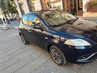 Usata Lancia Ypsilon Gold 69 CV (50 kW) 2017 Blu Utilitaria