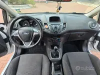 Usata Ford Fiesta 97 CV (71 kW) 2014 Bianco Utilitaria