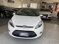 Usata Ford Fiesta 96 CV (70 kW) 2012 Bianco Utilitaria