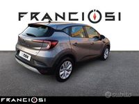 Usata Renault Captur Zen 145 CV (106 kW) 2022 Grigio SUV