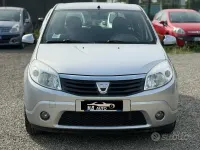 Usado Dacia Sandero 72 CV (52 kW) 2010 Gris Berlina