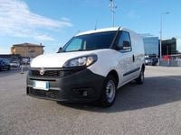 Usata Fiat Doblò Lounge 95 CV (69 kW) 2021 Bianco / pastello Monovolume