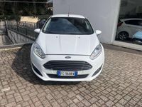 Usata Ford Fiesta 101 CV (74 kW) 2016 Bianco Berlina