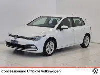 Usata VW Golf VIII Life 110 CV (80 kW) 2021 Oryx white perlato Berlina