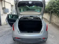 Usata Lancia Delta 120 CV (88 kW) 2012 Grigio Utilitaria