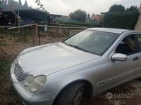 Usata Mercedes 220 125 CV (91 kW) 2006 Grigio Berlina