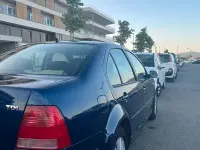 Usata VW Bora 101 CV (74 kW) 2005 Bluazzurro Berlina