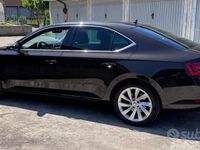 Usata Skoda Superb 140 CV (102 kW) 2016 Marrone Berlina