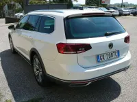 Usata VW Passat Alltrack 200 CV (147 kW) 2022 Bianco Station wagon