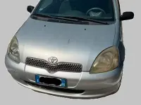Usata Toyota Yaris 68 CV (50 kW) 2002 Grigio Berlina