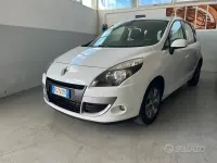 Käytetty Renault Scenic E-Tech Luxe 110 HP (80 kW) 2011 Valkoinen Tila-auto