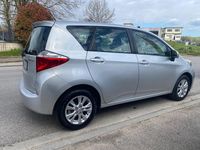 Usata Toyota Verso-S Active 99 CV (72 kW) 2012 Argento Monovolume