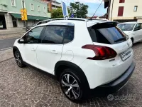 Usata Peugeot 2008 Allure 99 CV (72 kW) 2016 Bianco SUV