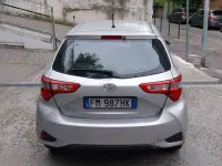 Usata Toyota Yaris Cool 69 CV (50 kW) 2018 Grigio Berlina