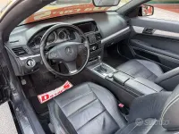 Usata Mercedes E220 Avantgarde 170 CV (125 kW) 2011 Nero Cabrio