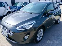 Usata Ford Fiesta Titanium 85 CV (62 kW) 2018 Grigio Utilitaria