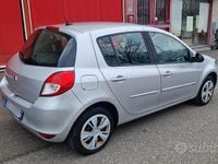 Usata Renault Clio II 75 CV (55 kW) 2011 Grigio Utilitaria