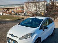 Usata Ford Fiesta 95 CV (69 kW) 2010 Bianco Berlina