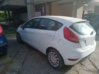 Begagnad Ford Fiesta 70 HK (51 kW) 2010 Vit Sedan