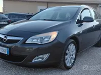 Usata Opel Astra Cosmo 110 CV (80 kW) 2012 Grigio Station wagon