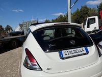 Usata Lancia Ypsilon Platinum 69 CV (50 kW) 2016 Bianco Utilitaria