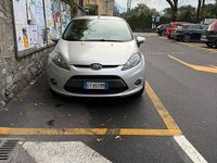Usata Ford Fiesta 95 CV (69 kW) 2011 Grigio Berlina