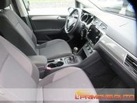 Usata VW Touran Trendline 110 CV (80 kW) 2018 Argento metallizzato Monovolume