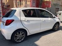 Usata Toyota Yaris Multidrive S 99 CV (72 kW) 2014 Bianco Utilitaria
