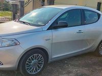 Usata Lancia Ypsilon Gold 69 CV (50 kW) 2012 Argento Utilitaria