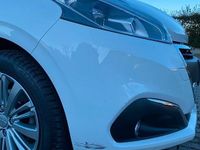 Usata Peugeot 208 Active 82 CV (60 kW) 2018 Bianco Utilitaria