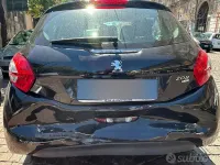 Usata Peugeot 208 Allure 92 CV (67 kW) 2013 Nero Utilitaria