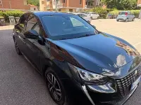 Usata Peugeot 208 Allure 101 CV (74 kW) 2023 Nero Utilitaria