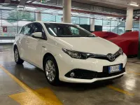 Usata Toyota Auris Hybrid Business Edition 99 CV (72 kW) 2018 Bianco Berlina
