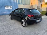 Usata Opel Astra 110 CV (80 kW) 2011 Nero Berlina