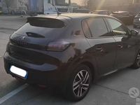 Usata Peugeot 208 Allure 100 CV (73 kW) 2022 Nero Utilitaria