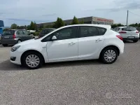 Usata Opel Astra 101 CV (74 kW) 2014 Bianco Berlina