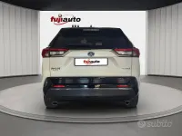 Usata Toyota RAV4 Hybrid Style 218 CV (160 kW) 2022 Black & white SUV