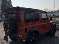 Usata Land Rover Defender S 122 CV (89 kW) 2015 Arancione SUV